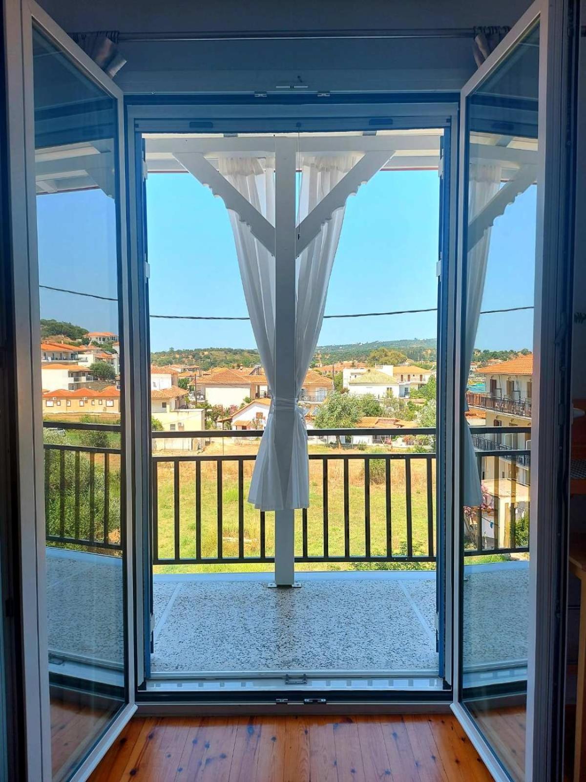 Blue Window Apartment Финикунда Екстериор снимка